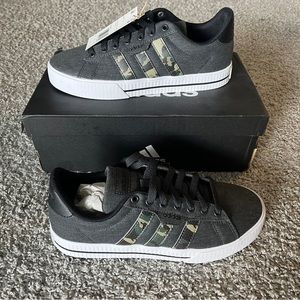 Men’s Adidas Daily 3.0 Skate Shoe Camo Color Size 7 GY5483